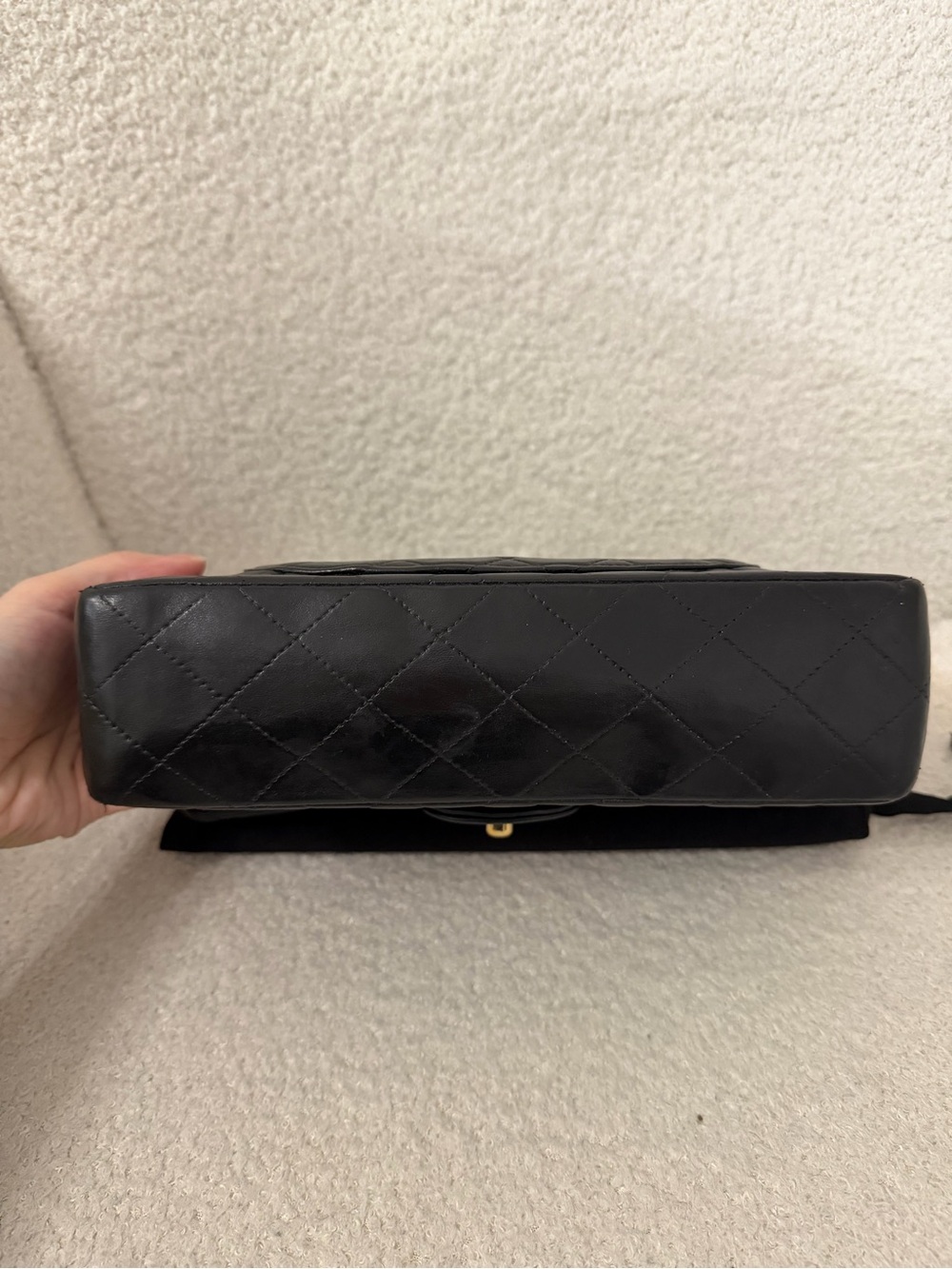 CHANEL Black Quilted Leather Shoulder Bag with Gold Chain SMALL - Picture 7 of 13